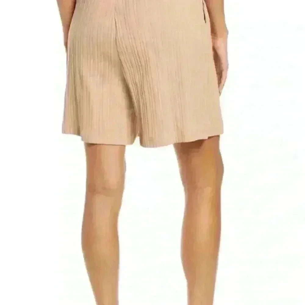 Nike Loose Fit High Rise Woman Shorts - Picture 2 of 6